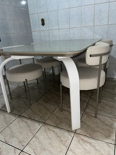 Mesa de Jantar + Kit com 4 Cadeiras