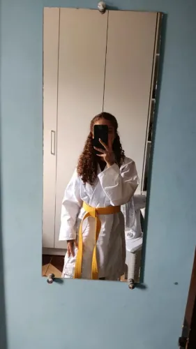 Kimono do karatê tamanho M, Faixa branca e amarela inclusa