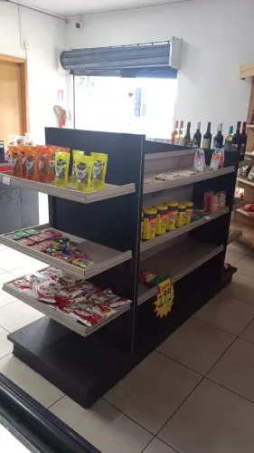Vende-se expositor Central de mercadoria em MDF