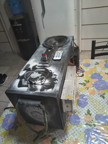 Caixa de som caseira