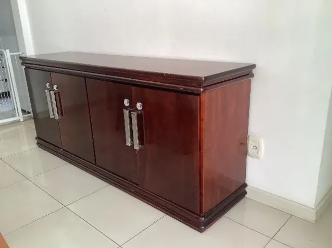 Aparador de sala de jantar em mogno