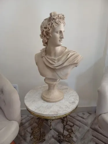 Estátua do Apolo em mármore 