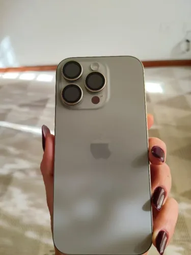 iPhone 16 PRO acabamento em TITANIUM NATURAL. Sem nenhum detalhe, único dono.