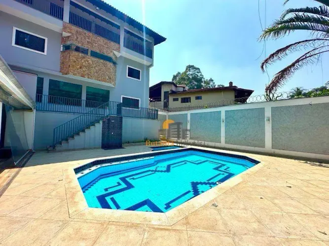 Casa linda no Parque dos Príncipes, completa com Piscina, Quadra Tênis e Área Gourmet!