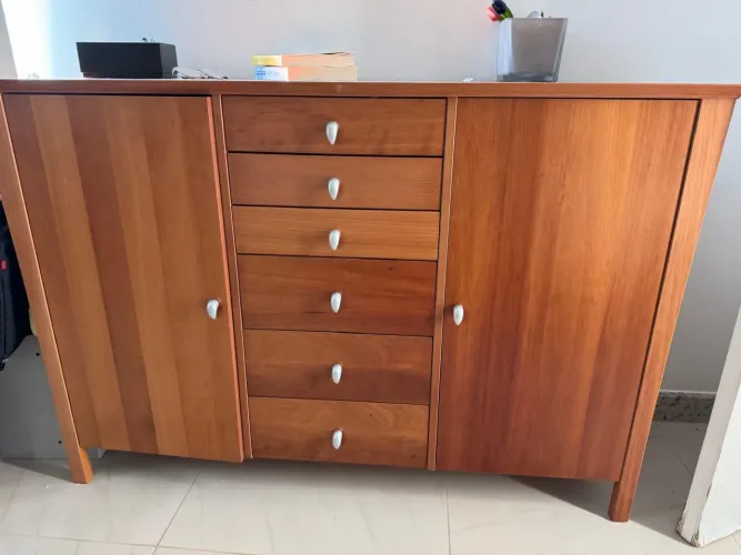 Buffet de Madeira maciça 