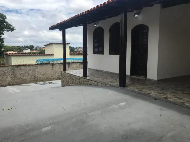 Casa de 03 quartos com suíte, Bairro Jardim Leblon