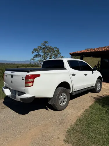 Mitsubishi L200 Triton Sport GLX 2.4 CD Diesel Mec. 2019