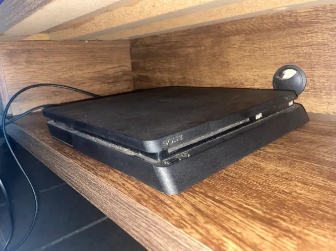 Vendo PlayStation 4 Slim