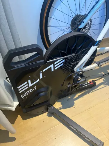 Rolo de Treino Elite Suito-T ? Direct Drive Interativo