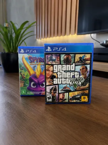 Jogos para ps4 gta e spyro !!!!