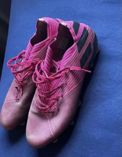 chuteira adidas nemeziz 19.1 fg profissional - rosa e preto (39)