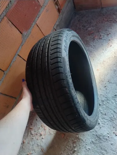 Vendo pneu novo 205/40/17