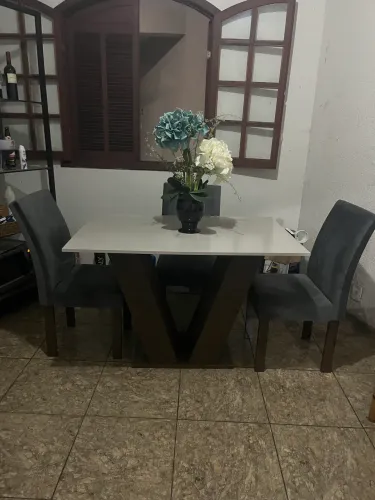 Vendo jogo de mesa com 4 cadeiras