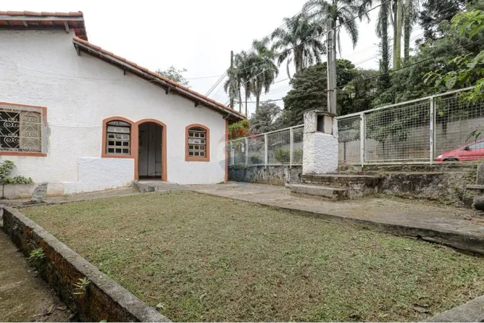 Chácara para venda com 1300m² de terreno, 4 dormitórios na Vila Áurea, Poá-SP