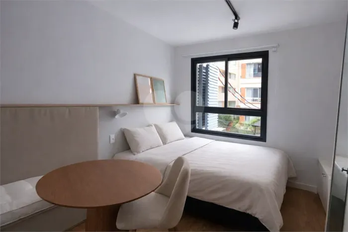 Studio para Locação na Rua Oscar Freire | 17m² | Ao Lado do Metrô | Condomínio Completo