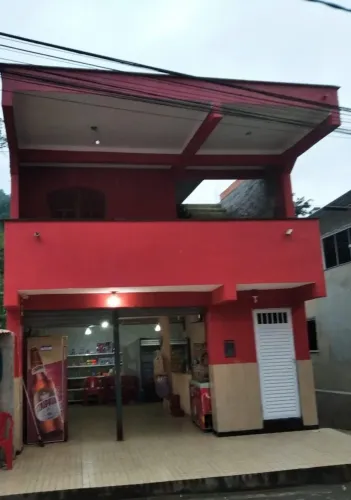 Duas casas e uma kitnet no bairro cantagalo - Angra