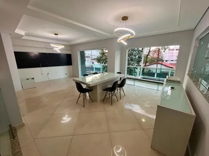Excelente sobrado com 3 suítes, 5 vagas - Nova Petrópolis, São Bernardo do Campo/ SP