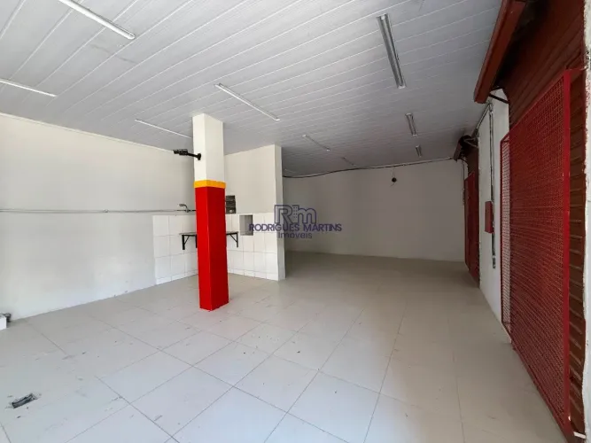 ALUGA-SE LOJA NA REGIÃO DO CAIÇARA.