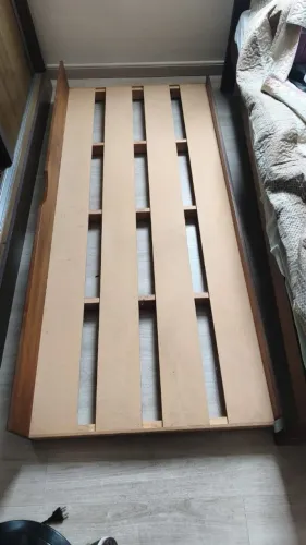 OPORTUNIDADE- Cama de solteiro+ cama auxiliar