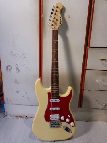 Guitarra Stratocaster PHX