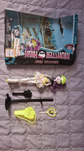 MONSTER HIGH SPECTRA VONDERGEIST (completa e com caixa)