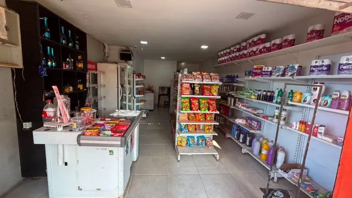 Repasso mercadinho com tudo que tem dentro obs: valor pra negociar! Troco em carro!