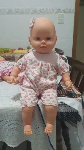 Bebê  estrela  média, olhos azuis.