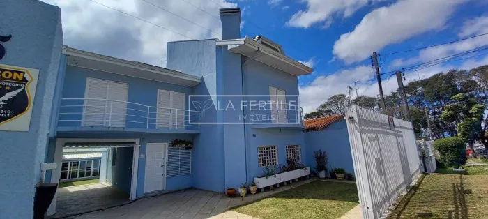 Sobrado com 5 Dormitórios, 1 Suíte, 313 m², à venda por R$ 1.170.000 - Cajuru, Curitiba (P