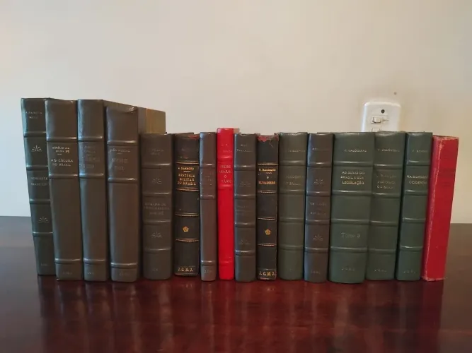 Livros antigos e raros