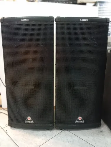 Par de caixas ativas antera hf12.2 ativa 600wts.  OTIMO ESTADO 