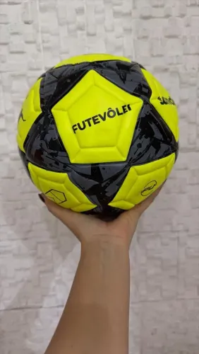 Vendo bola de futevôlei nova sem uso tenho 50 unidades levando todas faço por 39.99 cada