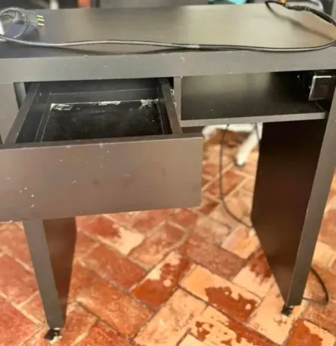 Mesa MDF com tomada