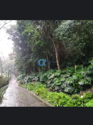 Terreno em condomínio de Alto Padrão à Venda em Corrêas - Petrópolis/RJ