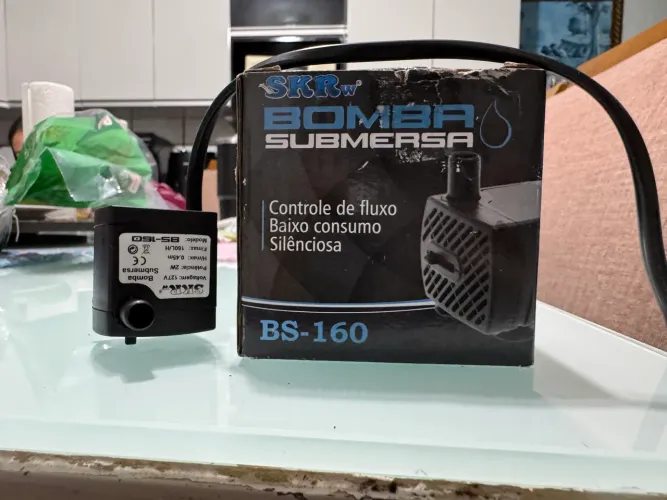 Bomba submersa para Aquário (160 L/h) 110v