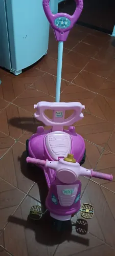 Triciclo menina