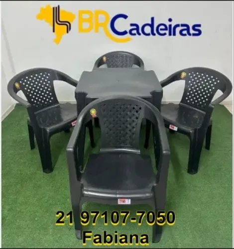 Mesa e poltronas teladas