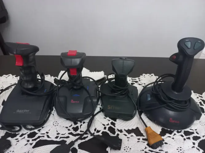 4 Joystick marcha de game antigo
