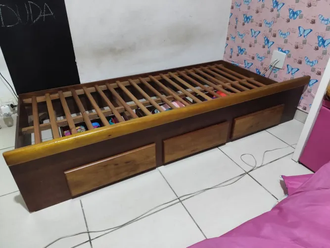 Cama Auxiliar de madeira com gavetas