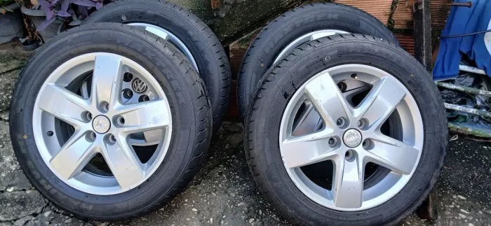 Vendo rodas 15 ir pneus novo