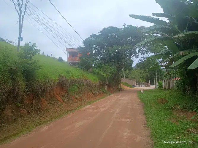 Vende-se excelente chácara