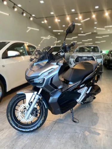 Honda ADV 2023 impecável 