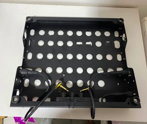 Pedalboard construído em metal