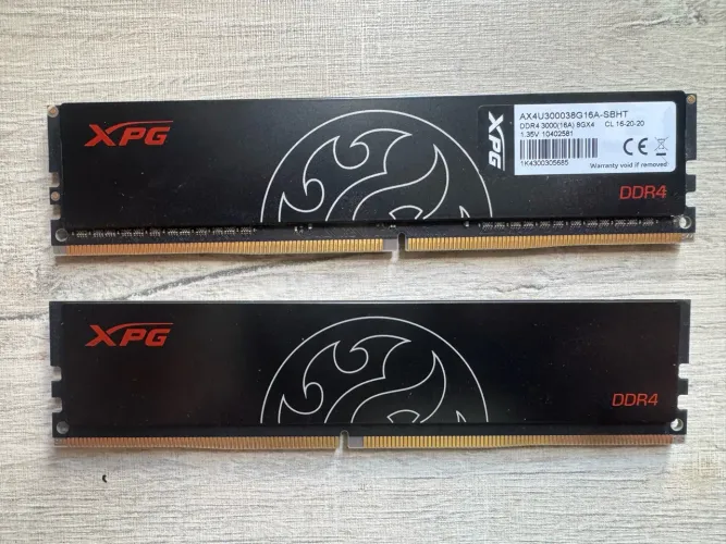 Memória DDR4 XPG Hunter 3000mhz 16gb (2x8)