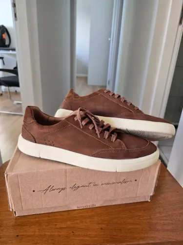 Tenis casual Marrom