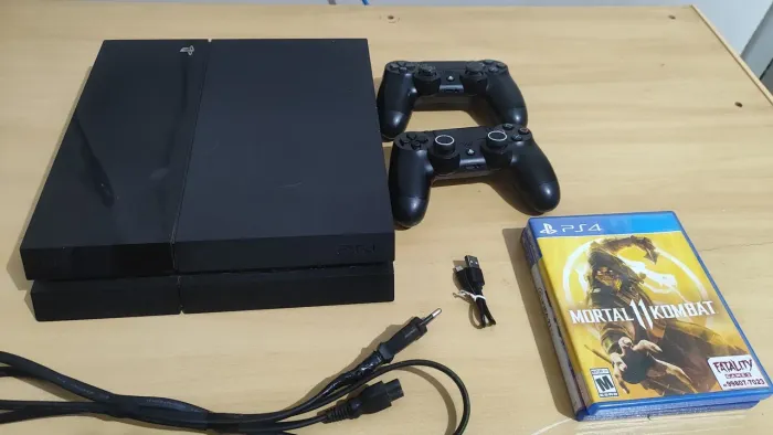 PS4 + 2 JOGOS 
