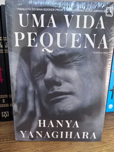 Livro uma vida pequena novo lacrado