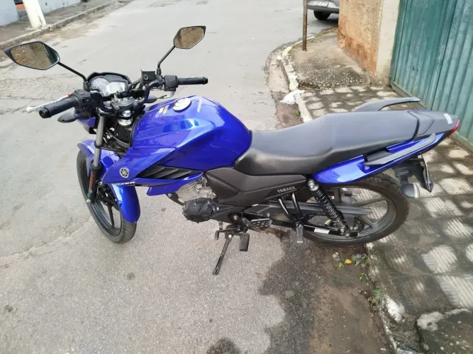 Moto Yamaha fazer 150 excelente estado , nunca foi batida em dia . Só pegar e andar.