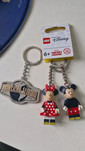 L265)Kit de 3 Chaveiros Lego comprados na Disney - Orlando + 1 chaveiro M a r i o  