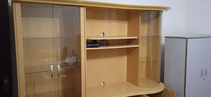 Estante Home Theater / Cristaleira em MDF (Super Conservada) - Desmontável