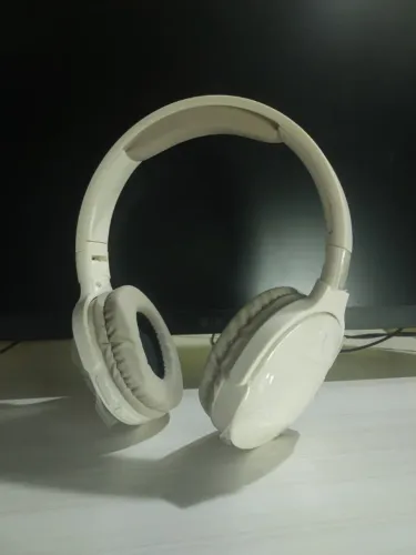 Fone | Sem Fio + Entrada P2 | Bluetooth | Cartão TF/MicroSD | USB-C | Som Estéreo
